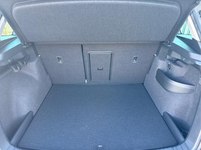 Skoda / Karoq / Grau / / / , Beispielbilder, ggf. teilweise mit Sonderausstattung