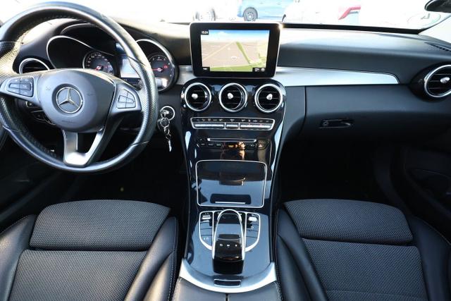 Mercedes-Benz C-Klasse AVANTGARDE C 300 T 245 Aut. LED Pano ParkAs Kam 