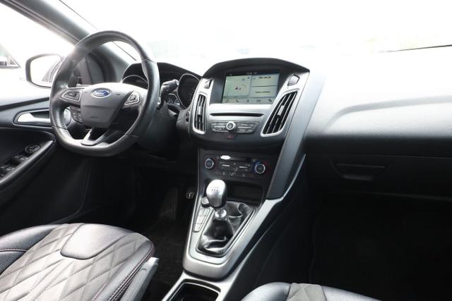 Ford Focus Turnier 1.5 EB 182 ST-Line Nav PDC SHZ 