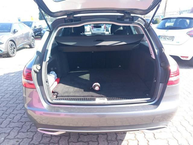 Mercedes-Benz C-Klasse Sport C 220d T Avantgarde LED Nav EHK Kam 17Z 