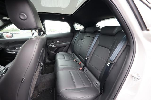 Jaguar E-Pace S P200 Aut AWD LED PanoD Leder elHk Nav 