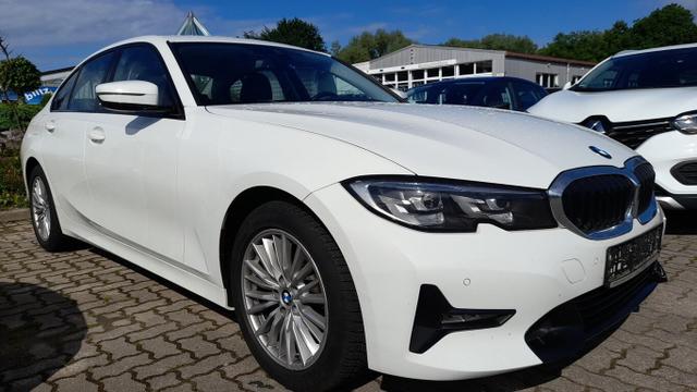 BMW 3er - Sport Line 318i Aut. 156 CockpitPlus Nav SHZ PDC