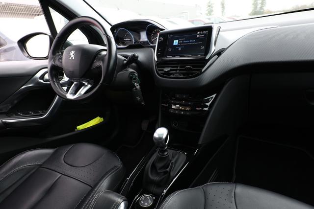 Peugeot 2008 Allure 1.2 PT 130 Pano ParkAs Kam Nav SHZ 