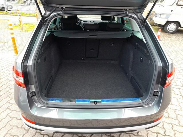 Skoda Superb Combi Scout 2.0 TSI 280 DSG 4x4 Nav AHK 