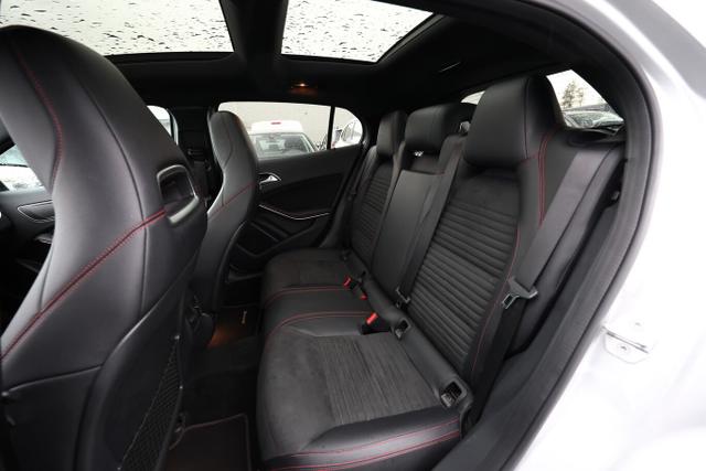 Mercedes-Benz GLA AMG Line 200 d NightP Pano Nav ParkAs Temp 