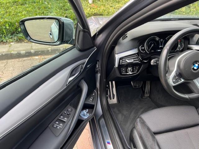 BMW 5er M Sport 530e Steptronic LED Nav LM19Z ParkAs PDC 