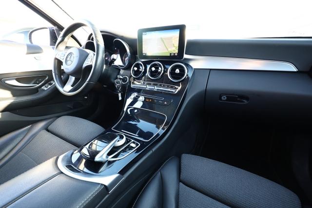 Mercedes-Benz C-Klasse AVANTGARDE C 300 T 245 Aut. LED Pano ParkAs Kam 