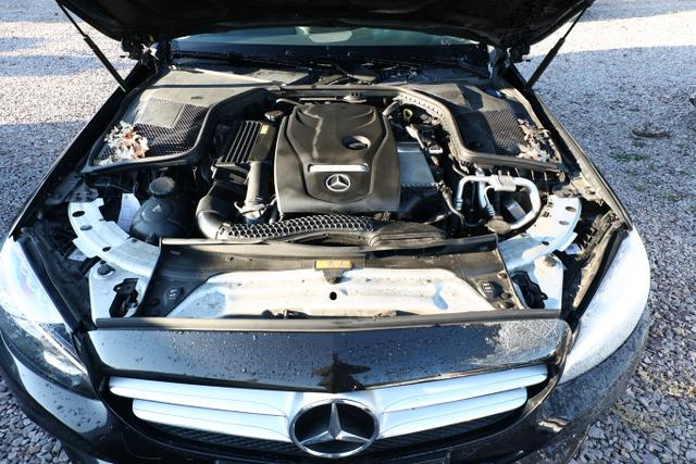 Mercedes-Benz C-Klasse AVANTGARDE C 300 T 245 Aut. LED Pano ParkAs Kam 