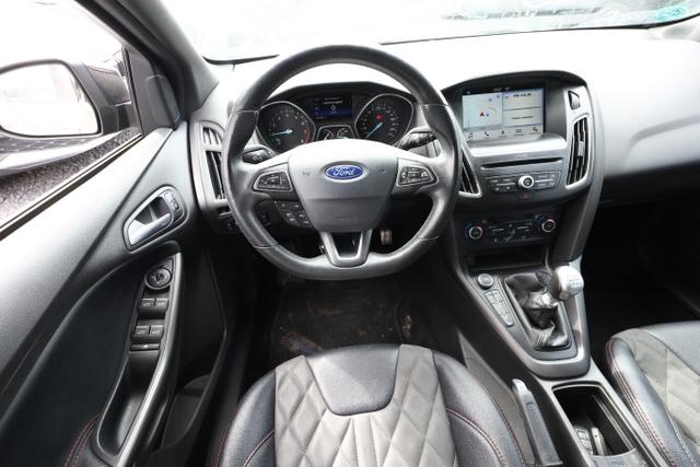 Ford Focus Turnier ST-Line 1.5 EB 182 Nav PDC SHZ 