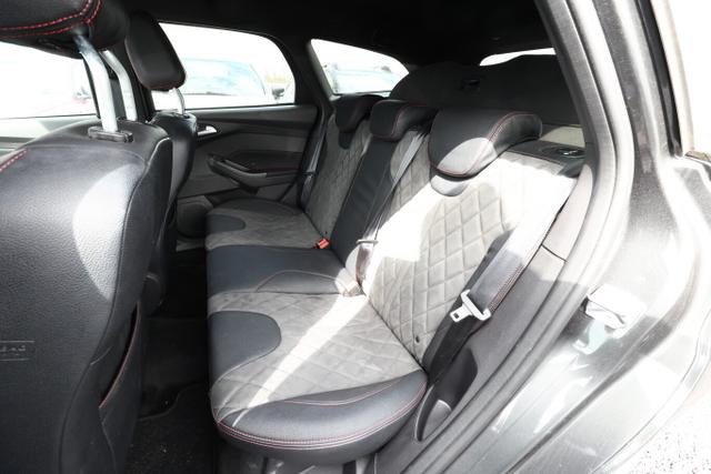 Ford Focus Turnier ST-Line 1.5 EB 182 Nav PDC SHZ 