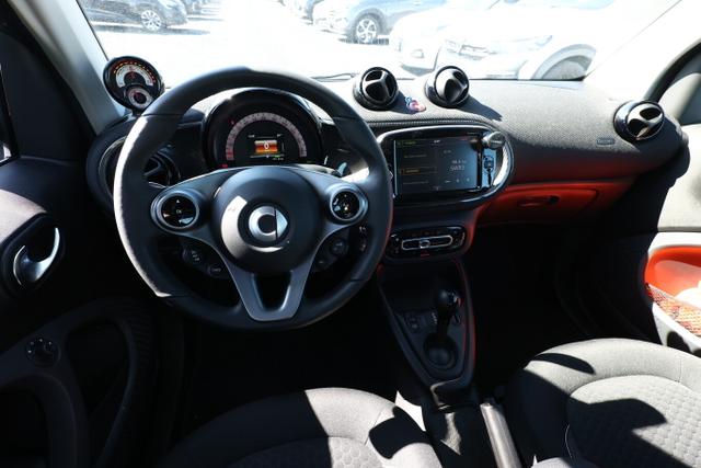 Smart fortwo passion EQ QuickCharge Pano LED PDC SHZ 