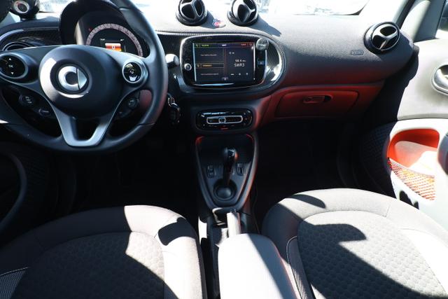 Smart fortwo passion EQ QuickCharge Pano LED PDC SHZ 
