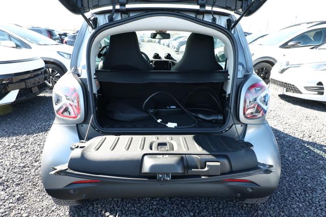 Smart fortwo passion EQ QuickCharge Pano LED PDC SHZ 