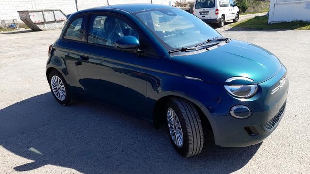 Fiat 500e 3+1 - 42 kWh 118 SchukoM2 CarPlay Klima Keyl Temp