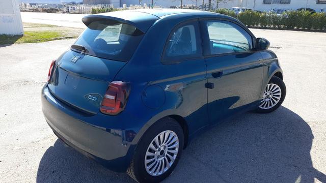 Fiat 500e 3+1 42 kWh 118 SchukoM2 CarPlay Klima Keyl Temp 