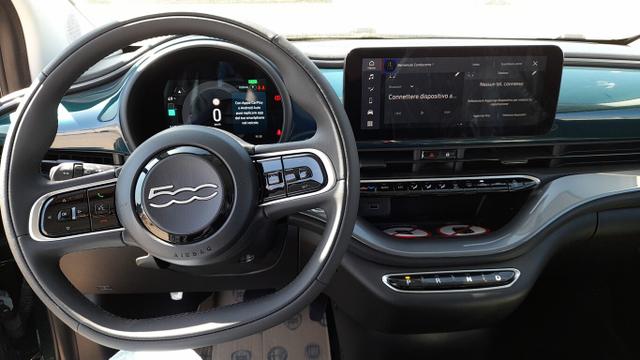 Fiat 500e 3+1 42 kWh 118 SchukoM2 CarPlay Klima Keyl Temp 