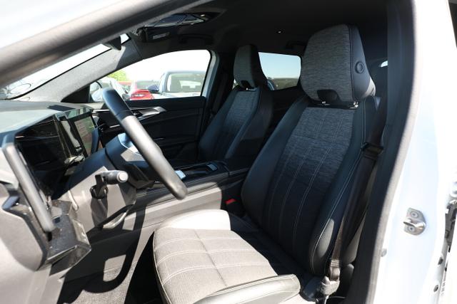 Austral Techno TCe 160 MHEV CVT ACC Massage 19" 