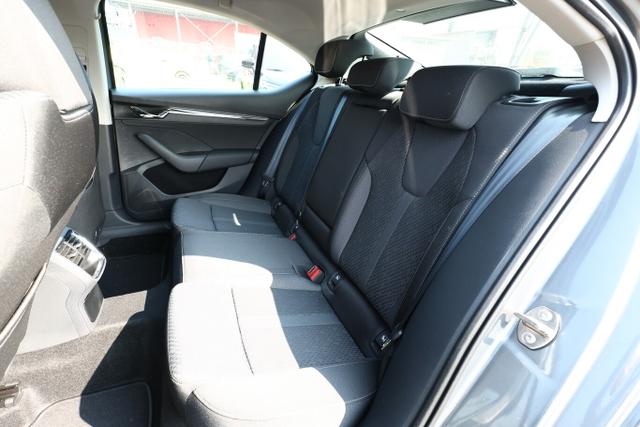 Skoda Octavia PHEV 204 DSG SideA ACC Kam SHZ Kessy 18Z 
