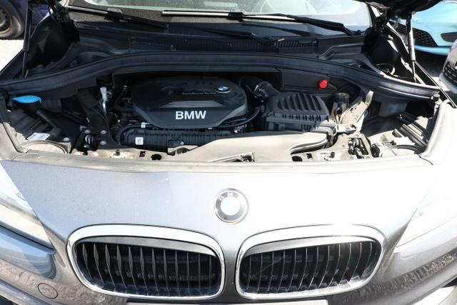 BMW 2er Active Tourer Advantage 220i Steptronic Pano Nav 