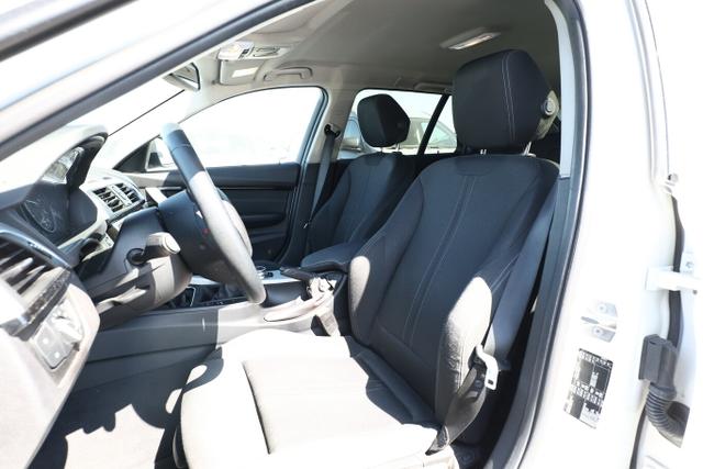 BMW 3er Touring Sport Line 318d LED Nav SHZ PDC KeyL 
