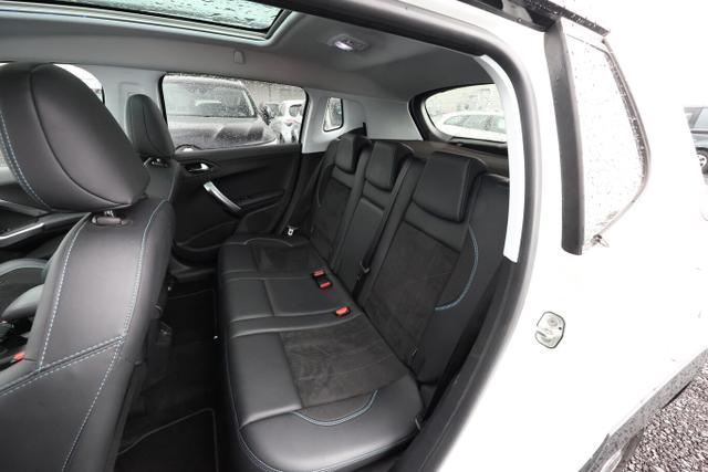 Peugeot 2008 Crossway 1.2 PureTech 130 Nav PDC LM17Z 