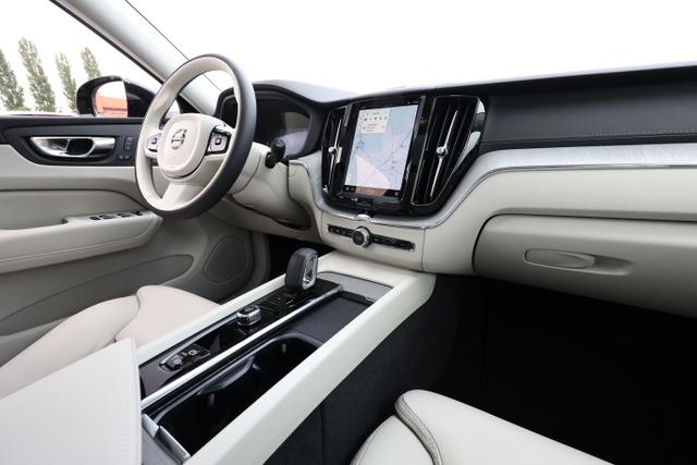 Volvo XC60 Ultra Dark T6 AWD 360Kam HUD Pano ACC H/K 