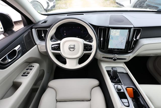 XC60 Ultra Dark T6 AWD 360Kam HUD Pano ACC H/K 