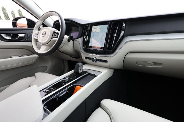 XC60 Ultra Dark T6 AWD 360Kam HUD Pano ACC H/K 