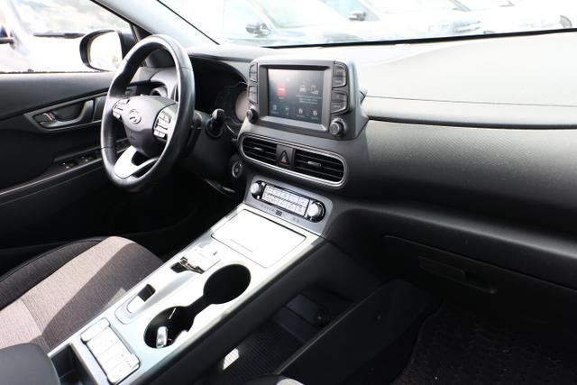 Hyundai KONA Elektro Trend 64kWh ACC PDC Kam CarPlay 