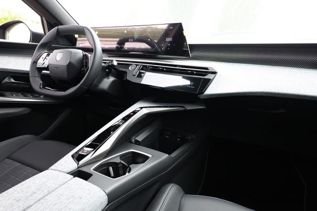 Peugeot 5008 136 eDSC6 GT Matrix SHZ Nav eHK DriveA ACC 