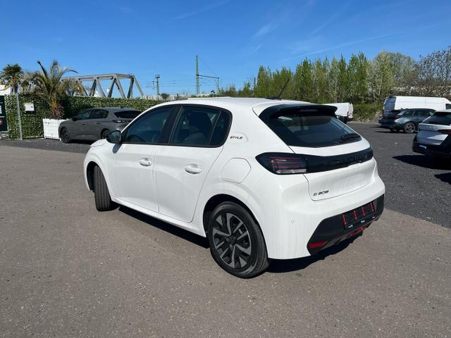 Peugeot 208 136 Style 11kW-OBC LED PDC MirrorL Temp 