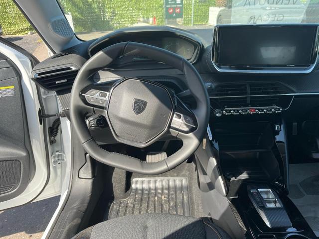 Peugeot 208 136 Style 11kW-OBC LED PDC MirrorL Temp 