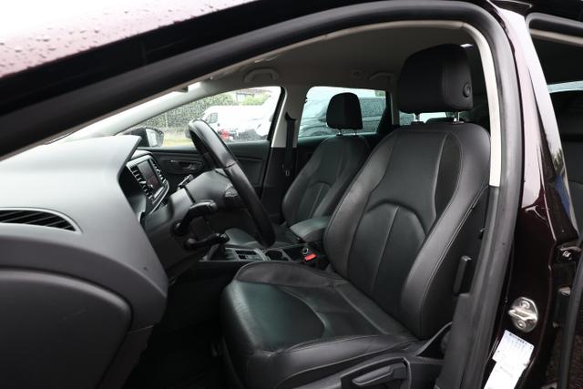 Seat Leon Sportstourer Style ST 1.6 TDI 116 Leder Nav LED PDC AHK 