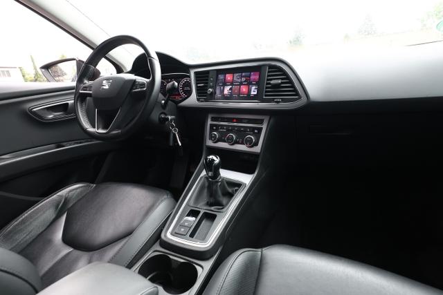 Seat Leon Sportstourer Style ST 1.6 TDI 116 Leder Nav LED PDC AHK 