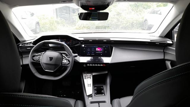 Peugeot 308 130 EAT8 Allure Nav Keyl 360° ACC SHZ PDC 