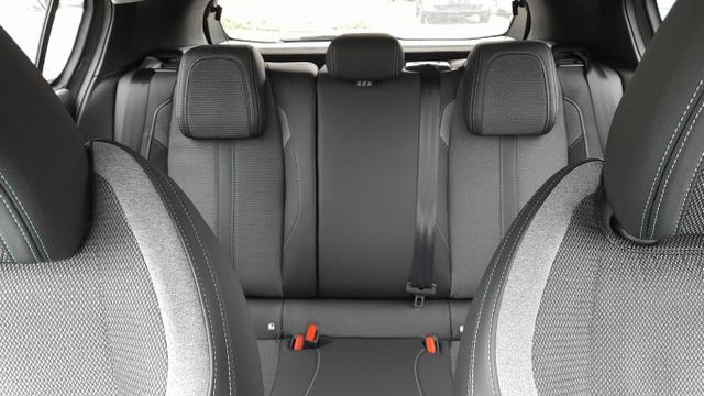 Peugeot 308 130 EAT8 Allure Nav Keyl 360° ACC SHZ PDC 