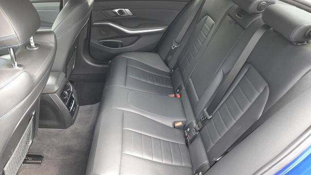 BMW 3er M Sport 320d Steptronic Laser HUD Leder AHK 19Z 