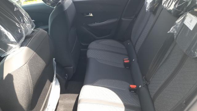 Peugeot 208 MHEV 100 DSC6 Allure ACC Kam LED SHZ 4JGar 