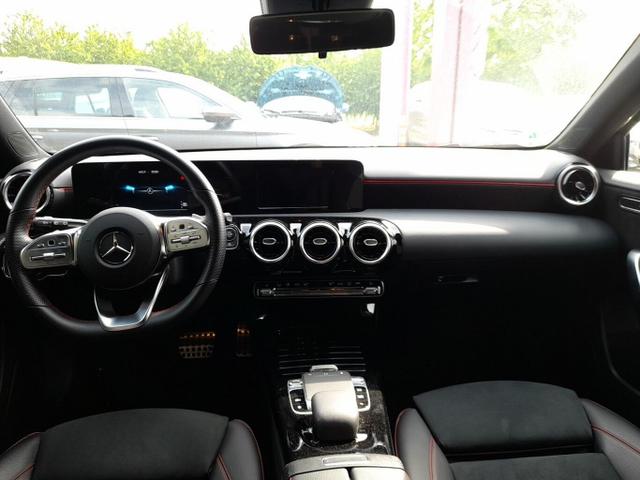 Mercedes-Benz A-Klasse AMG Line A 200 DCT LED SHZ 
