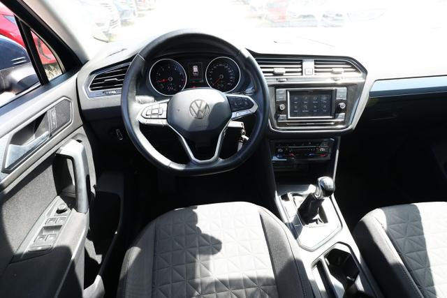 Volkswagen Tiguan LIFE 1.5 TSI 150 Pano AHK ParkAs AppC SHZ 