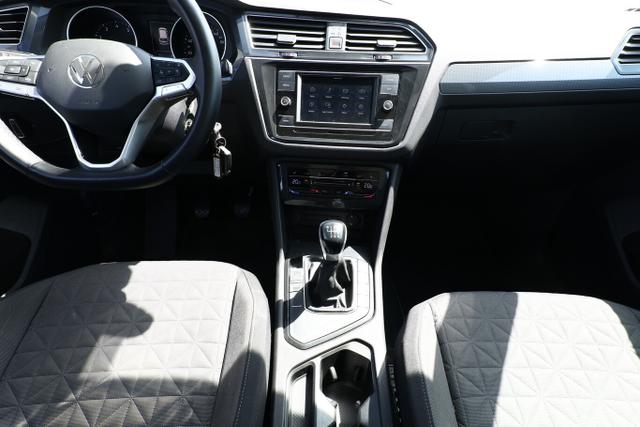 Volkswagen Tiguan LIFE 1.5 TSI 150 Pano AHK ParkAs AppC SHZ 
