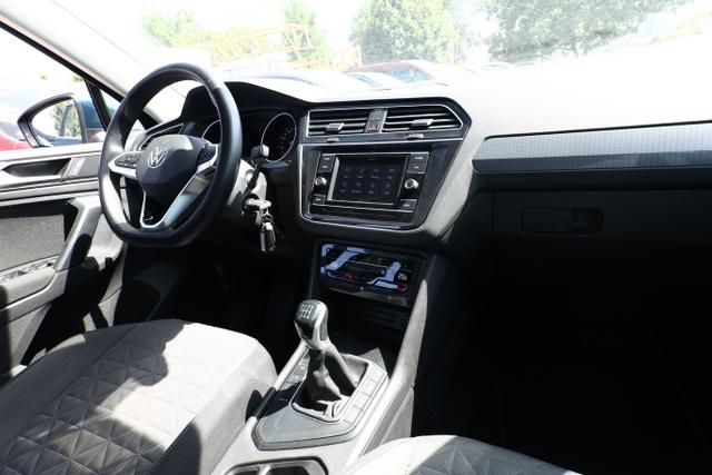 Volkswagen Tiguan LIFE 1.5 TSI 150 Pano AHK ParkAs AppC SHZ 