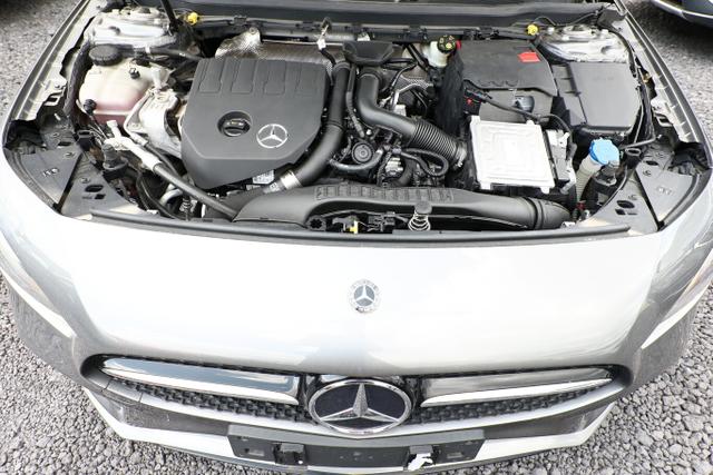 Mercedes-Benz A-Klasse AMG Line A 200 DCT LED SHZ 