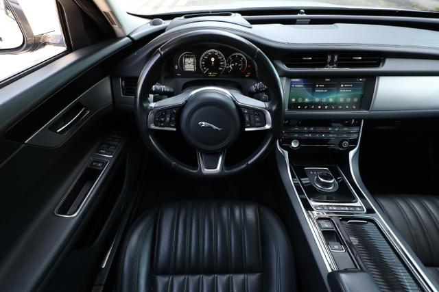 Jaguar XF Sportbrake Portfolio 3.0d Aut. Pano ParkP Nav 