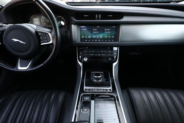 Jaguar XF Sportbrake Portfolio 3.0d Aut. Pano ParkP Nav 