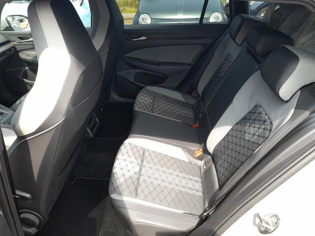 Volkswagen Golf R-Line VIII 1.5 eTSI 150 DSG Pano Nav AppCo 