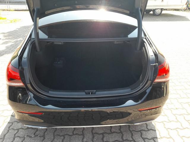 Mercedes-Benz A-Klasse AMG Line A 200 Lim Nav SHZ ParkAs LM18Z LED KeyL 