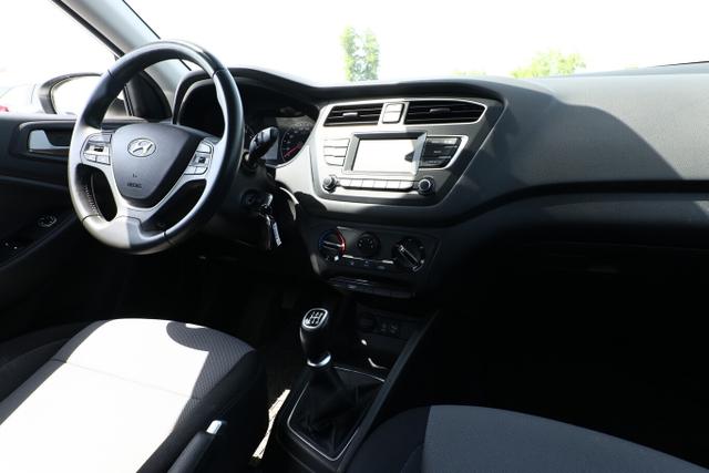 Hyundai i20 Select 1.2 84 Klimaanlage Radio 