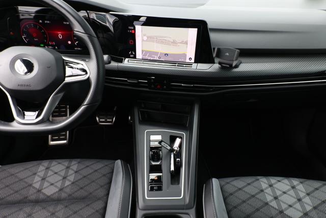 Volkswagen Golf R-Line VIII 1.5 eTSI 150 DSG Pano Nav AppCo 