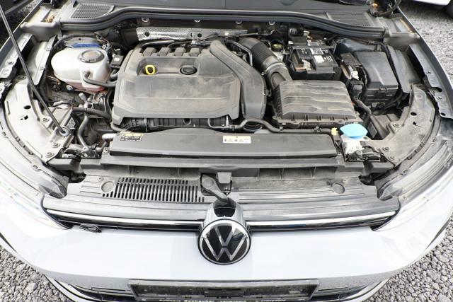 Volkswagen Golf R-Line VIII 1.5 eTSI 150 DSG Pano Nav AppCo 